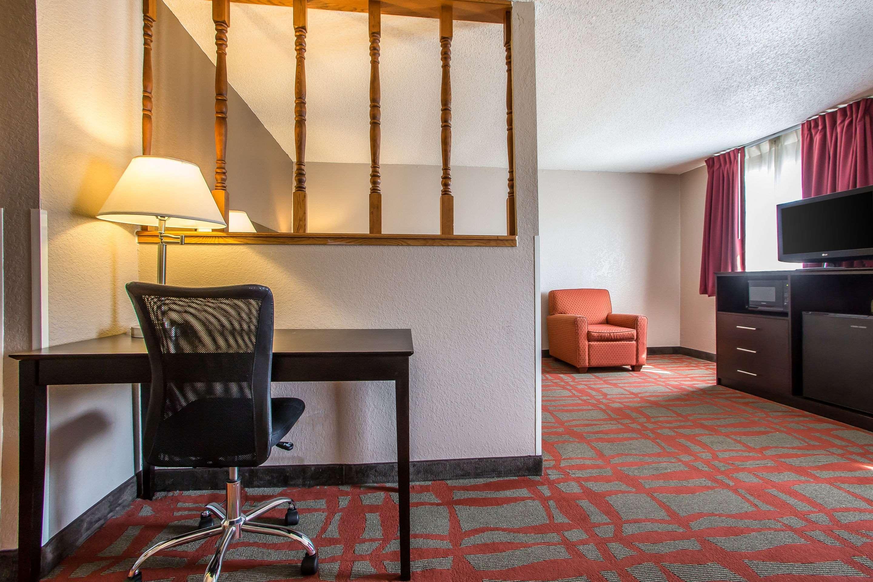 Quality Inn & Suites West Bend Exterior photo