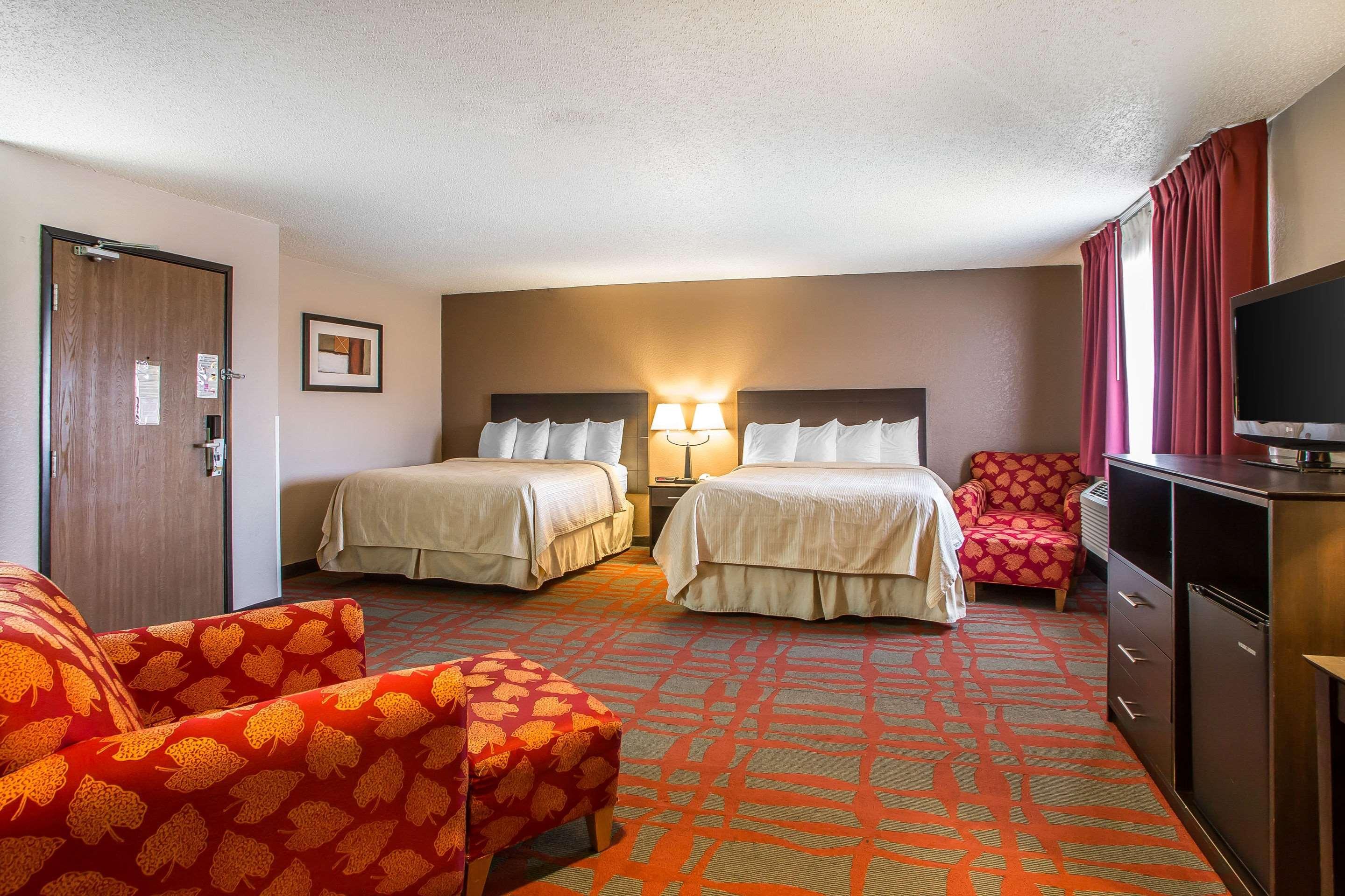 Quality Inn & Suites West Bend Exterior photo