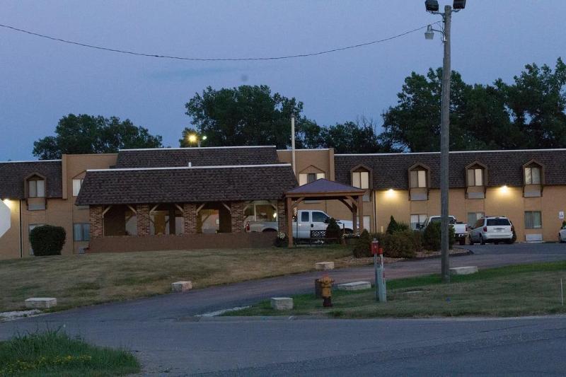 Quality Inn & Suites West Bend Exterior photo